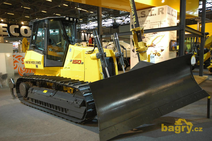 Pásový dozer New Holland D150B XLT