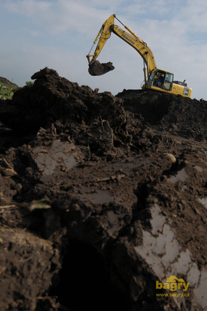 Pásové rypadlo Komatsu PC340LC firmy Alpine stavební CZ