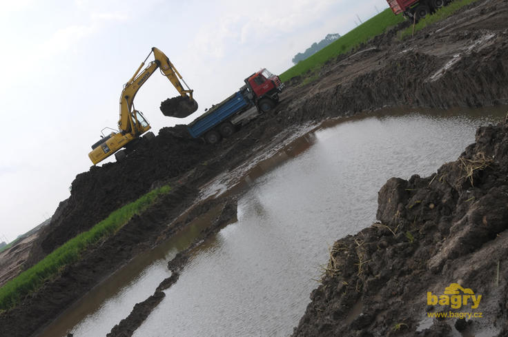 Pásové rypadlo Komatsu PC340LC firmy Alpine stavební CZ