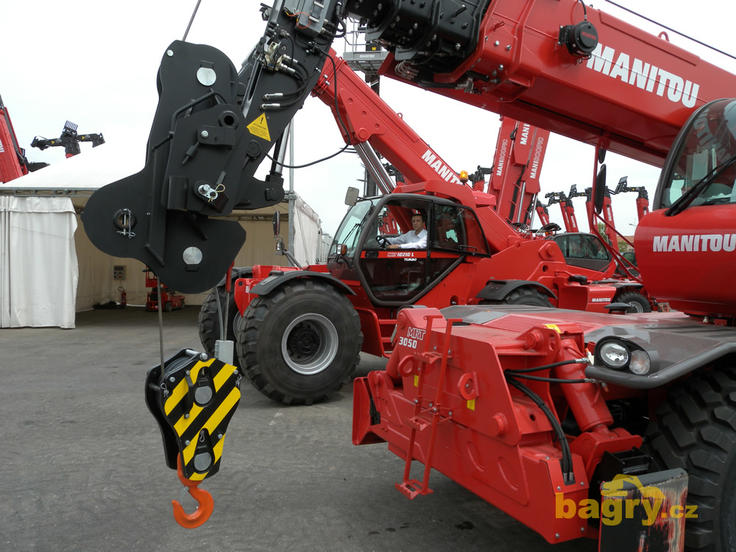Teleskopické manipulátory MHT 10210 a MRT 3050 - vlajkové lodě firmy Manitou