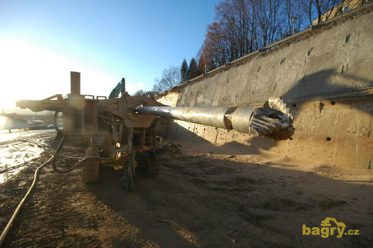 Detail hrotu vrtací soupravy Klemm Bohrtechnik KR 805-1 firmy Topgeo Brno