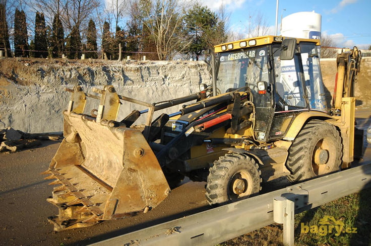 Rypadlonakladač Caterpillar 438C firmy Ran-trans