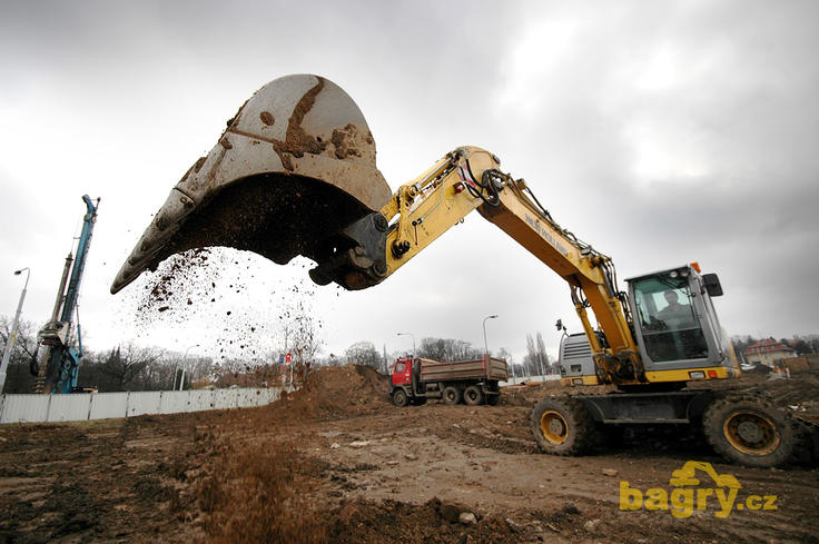 Kolové rypadlo New Holland MH City firmy ZV Servis Praha