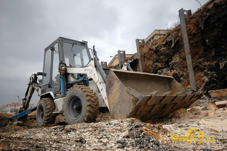 Rypadlonakladač Bobcat B200 nebo B250