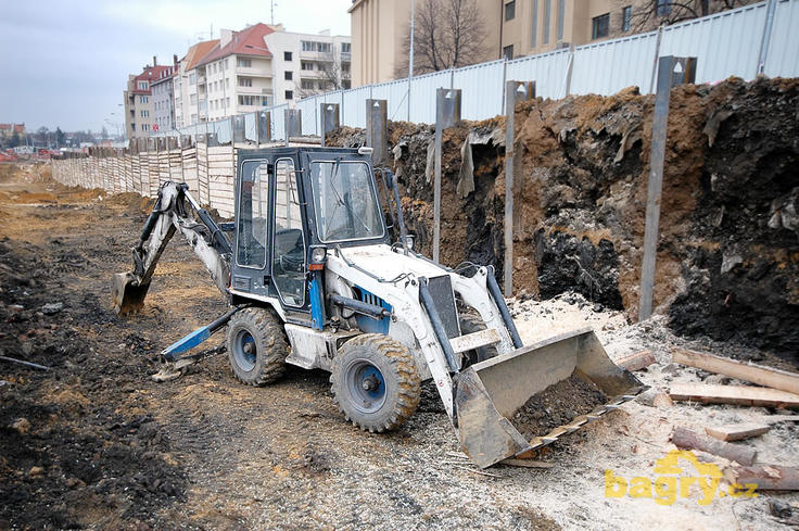 Rypadlonakladač Bobcat B200 nebo B250