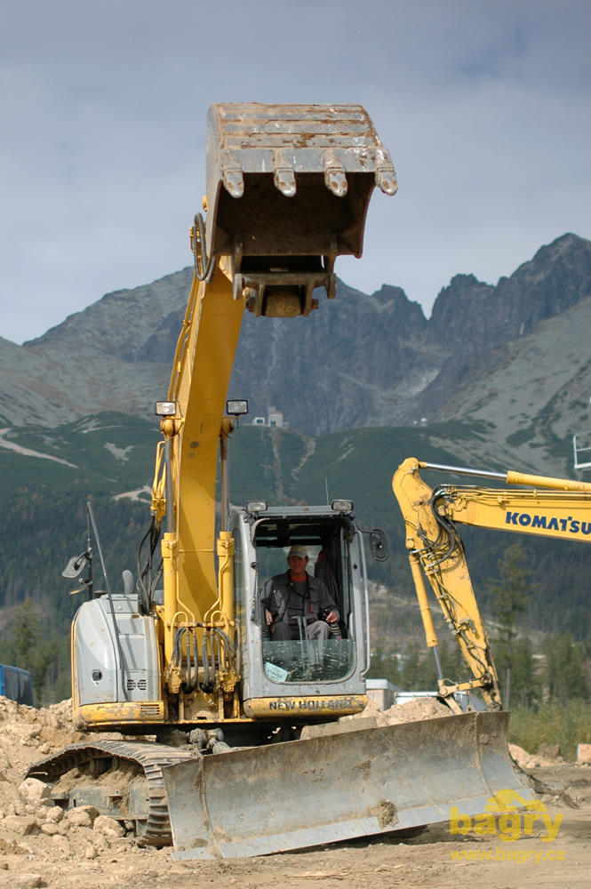 Pásové rypadlo New Holland Kobelco E150BSR Blade Runner