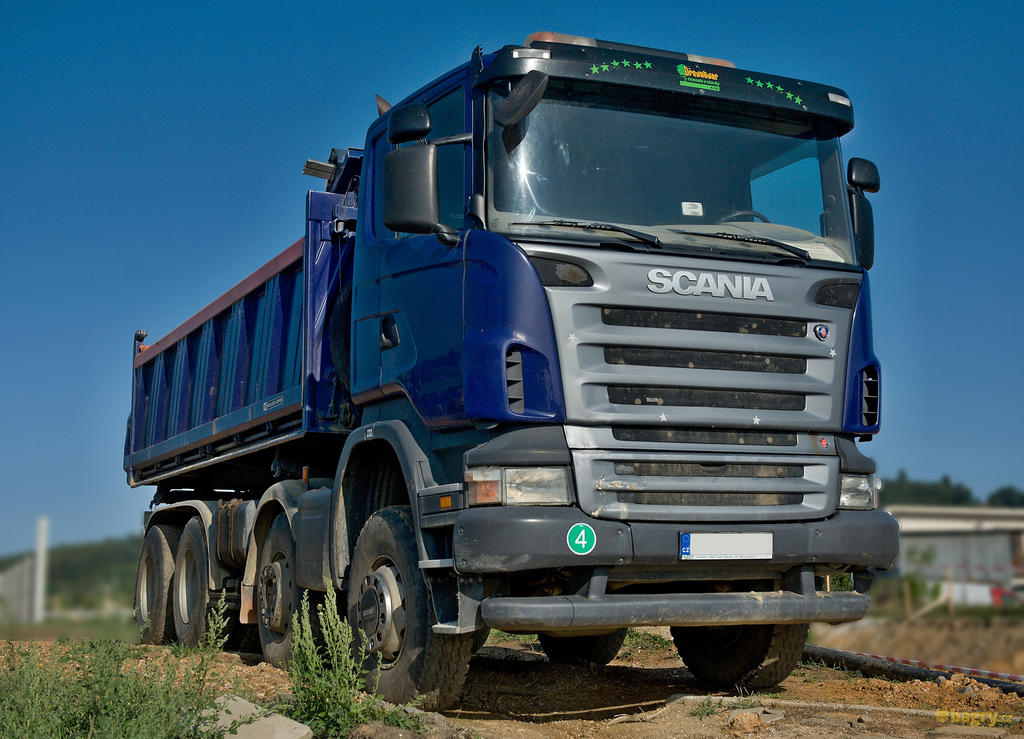36. Sklápěč Scania R420 CB 8x4
