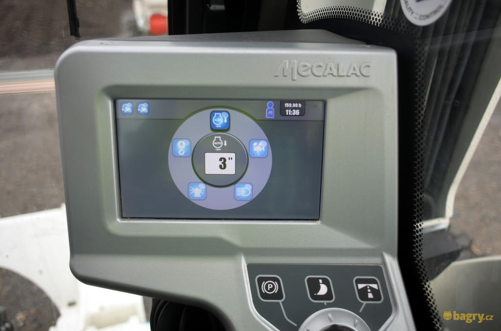 38. Mecalac 9MWR - nastavení času do automatického návratu motoru k volnoběžným otáčkám