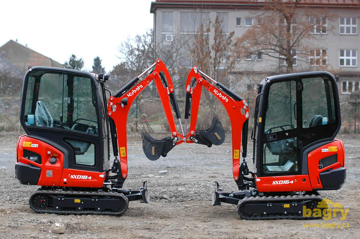 Kubota KX018-4 versus KX016-4 z opačné strany