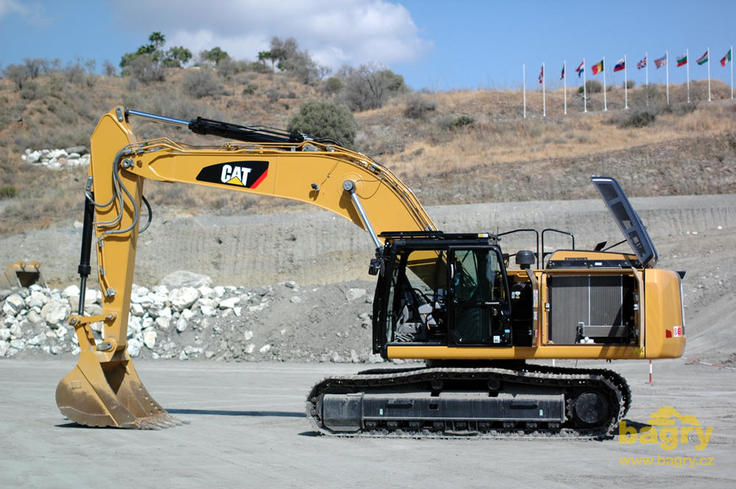 Caterpillar 336E - servisní přístup
