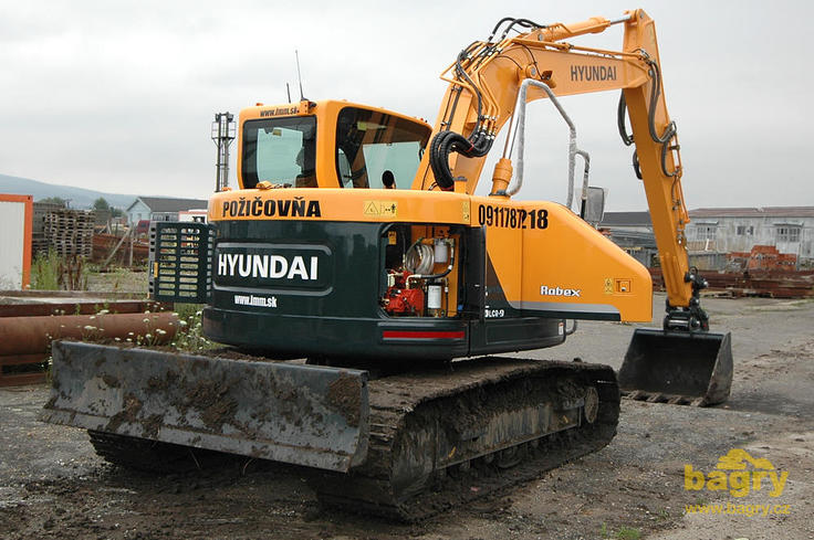 Přístup k hydraulice tradičně vpravo