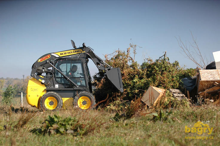 New Holland L220