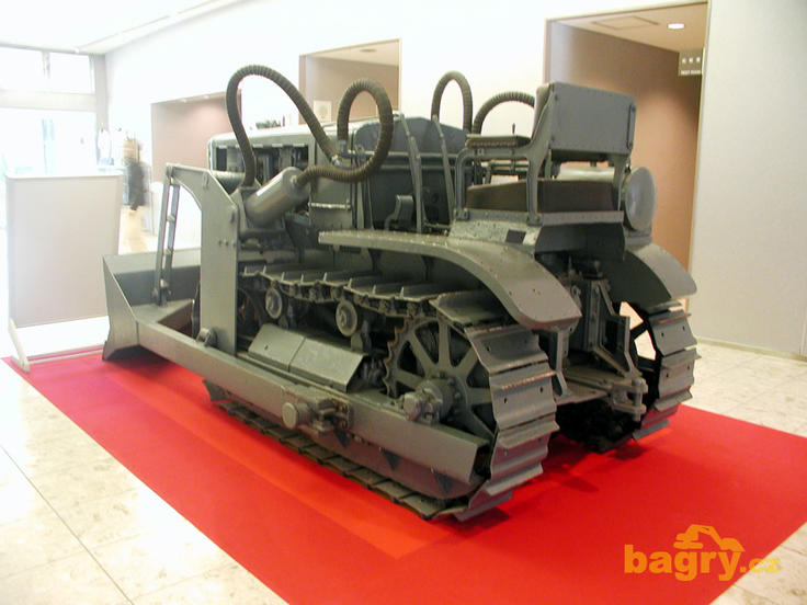Pásový dozer Komatsu G40 v Komatsu Techno Center