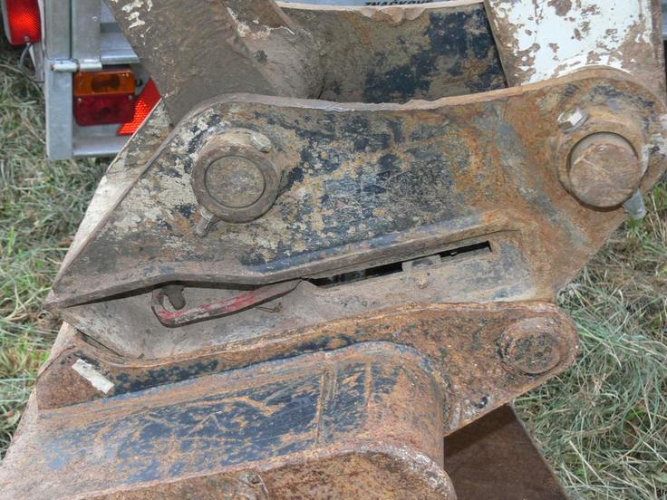 Lžíce s rychloupínačem Safelock®  anglické firmy Harford Attachments Ltd. s ručním ovládáním