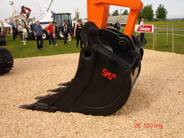 Upnutí lžíce hydraulickým rychloupínačem SMP