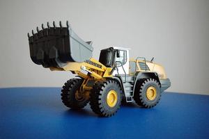 Dobročinná aukce modelu č. 2 (Liebherr L 586)