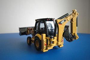 Dobročinná aukce modelu č. 3 (Caterpillar 432E)