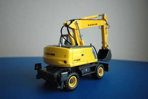 Dobročinná aukce modelu č. 4 (New Holland MH 5.6)