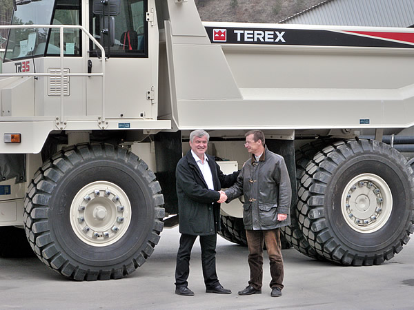 Společnost Kohlschein předala do lomového provozu Cementárny Radotín šestý dempr značky Terex