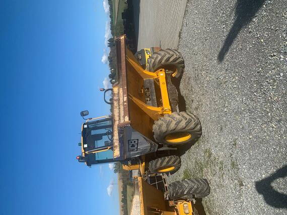 JCB 6T