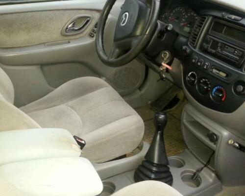 _JINÉ Mazda - Tribute Van 2.0