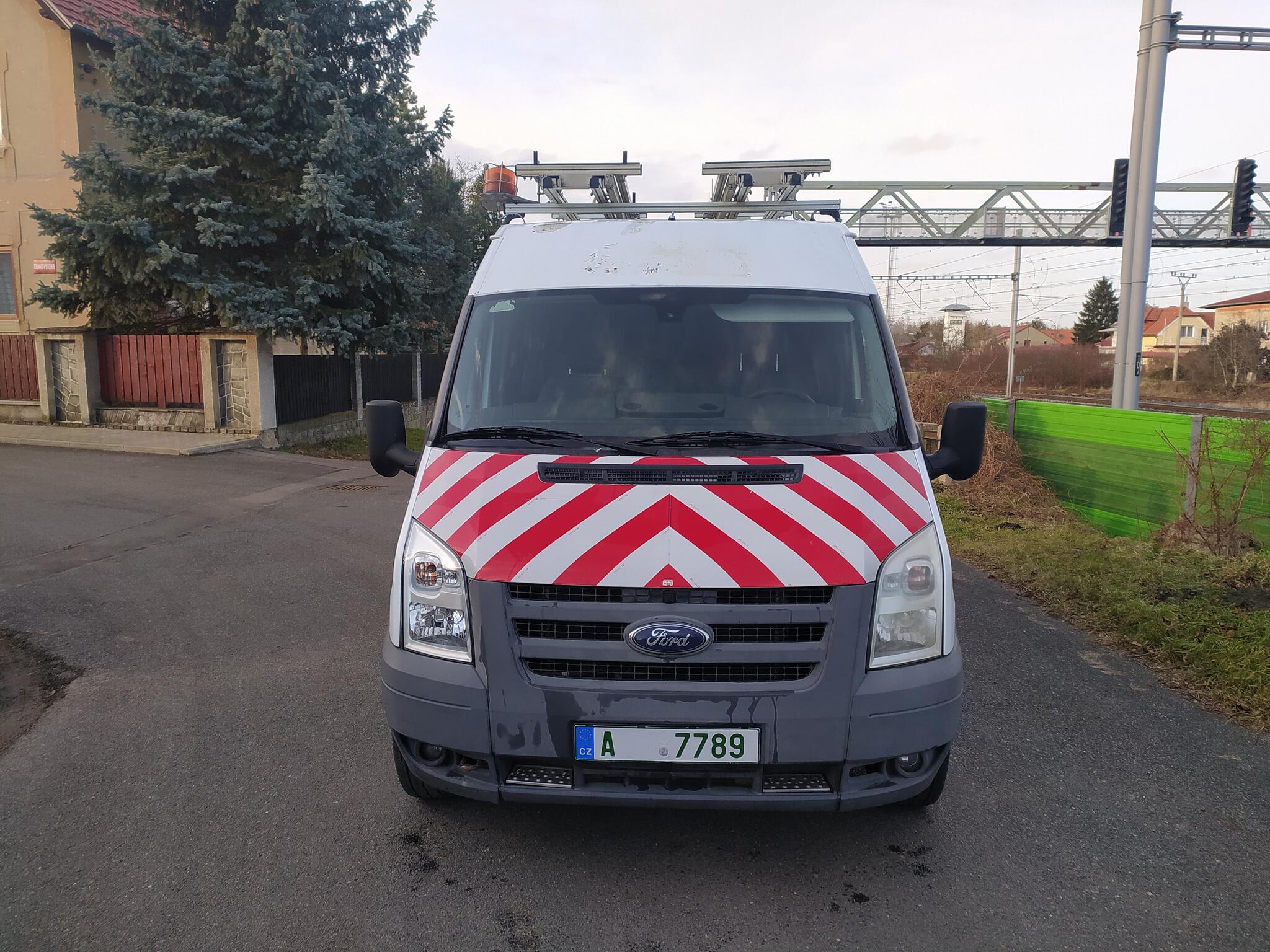 Servisní vůz s vestavbou + měnič napětí FORD TRANSIT 4x4 AWD