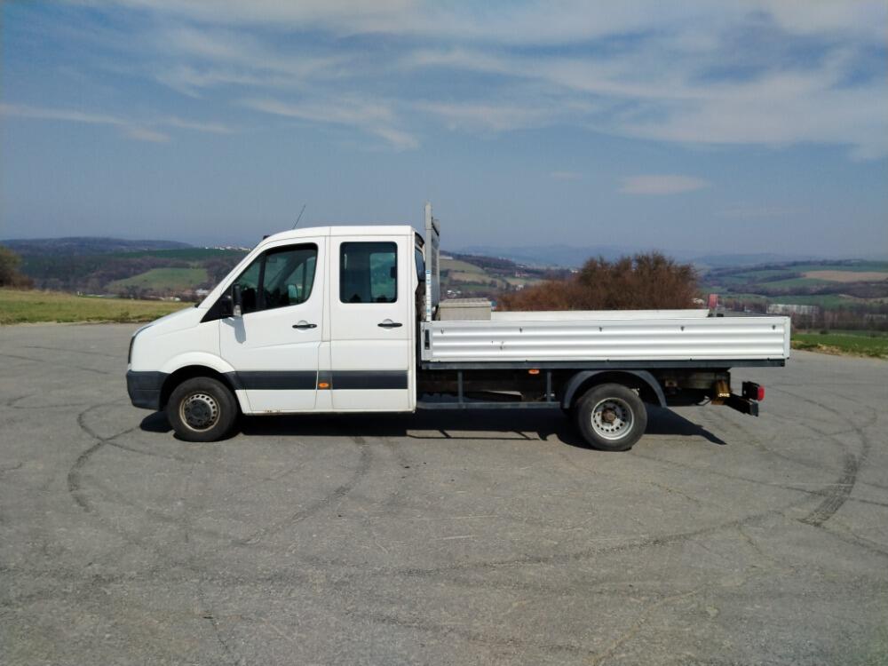 Volkswagen Crafter, 7 míst, dvojitá zadní kola, valník 