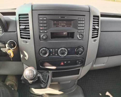 Volkswagen Crafter, 7 míst, dvojitá zadní kola, valník 