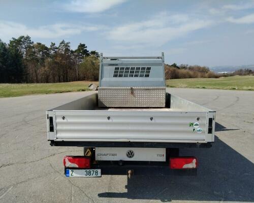 Volkswagen Crafter, 7 míst, dvojitá zadní kola, valník 