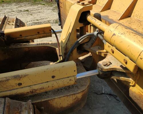 CAT D6M