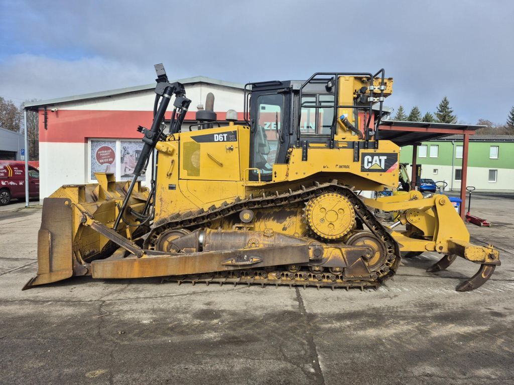 Caterpillar D6T XL