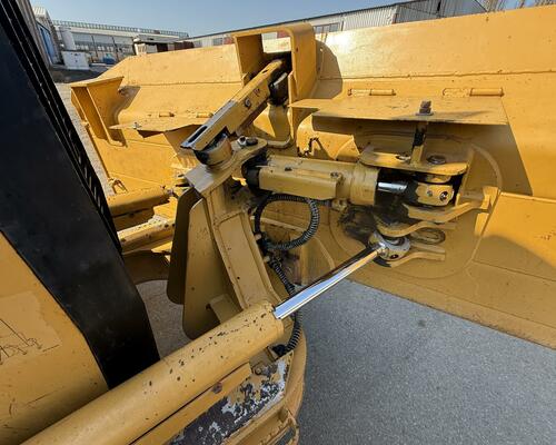 Pásový dozer CAT D5K