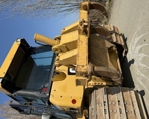 Pásový dozer CAT D5K