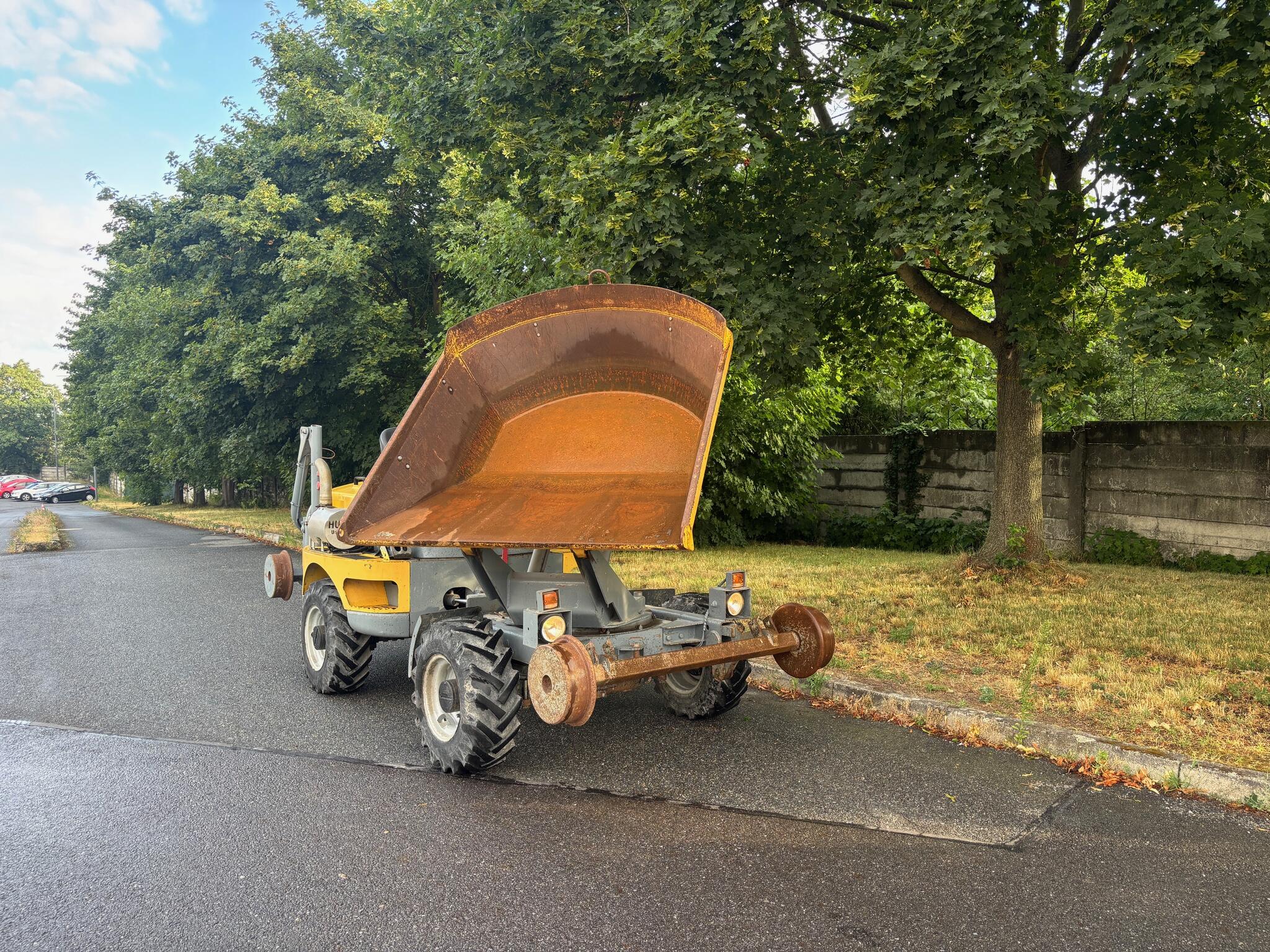 Kolový dumper 2.7tuny na koleje / 3stranný