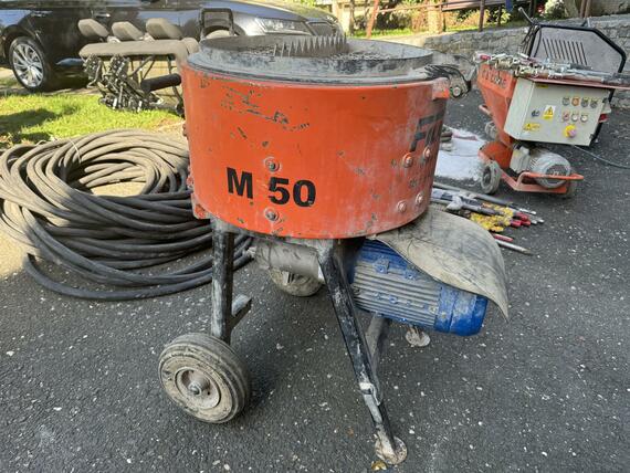M50 , C8 : injektážní čerpadlo,  míchačka, WAP
