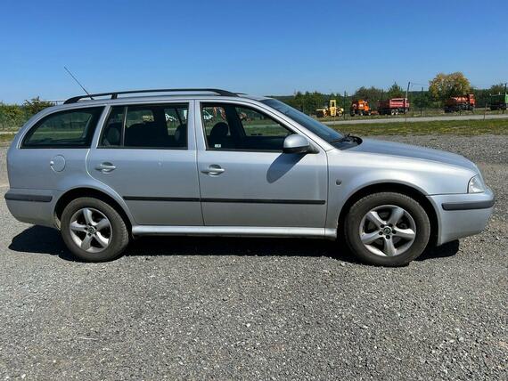 ŠKODA OCTAVIA KOMBI 1,9 TRI-TAŽNÉ-PO PRVNÍM MAJITELI