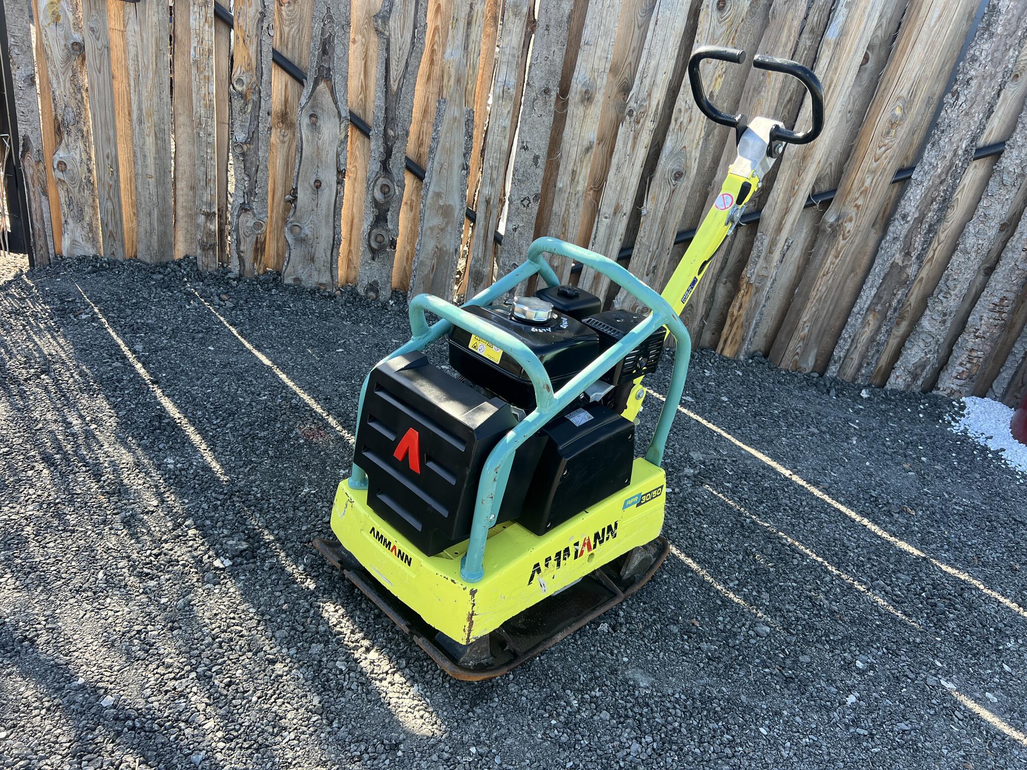 vibrační deska AMMANN APR 30/50 200KG