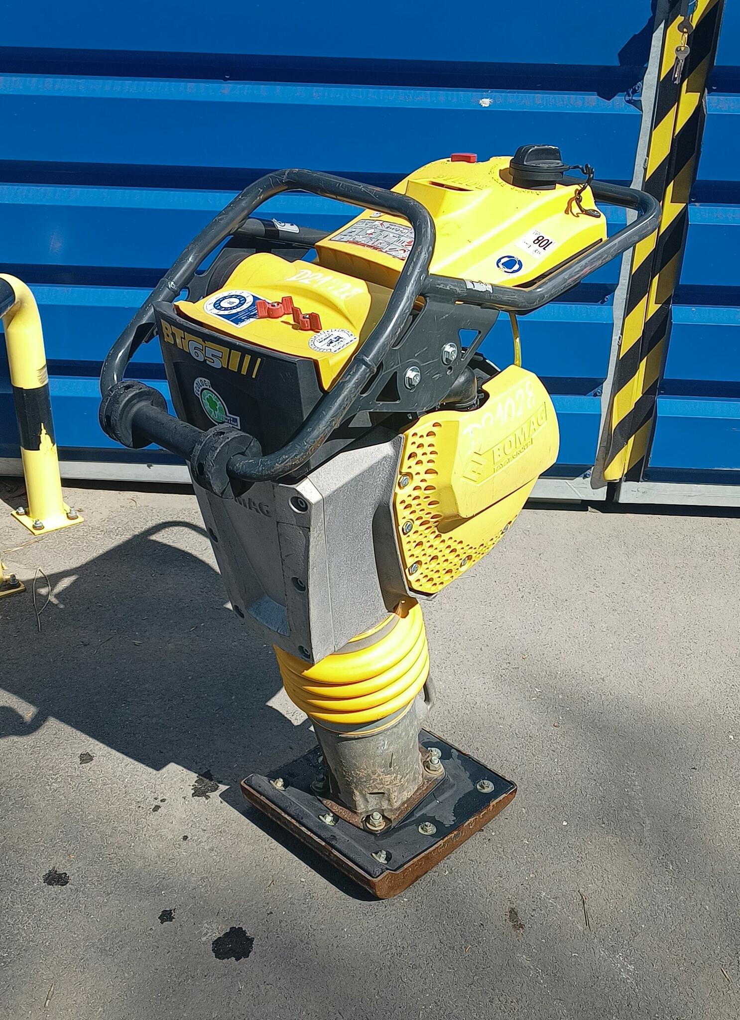 Vibrační pěch Bomag BT 65