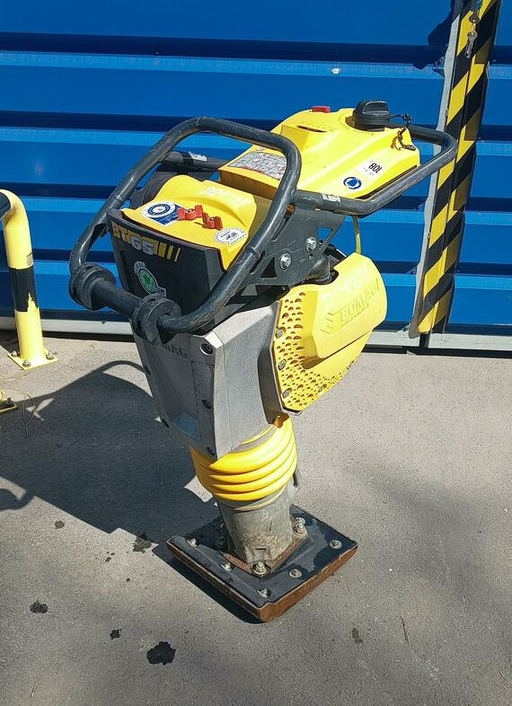 Vibrační pěch Bomag BT 65