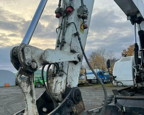 CATERPILLAR  M 313 D-STROJ V SUPER STAVU 