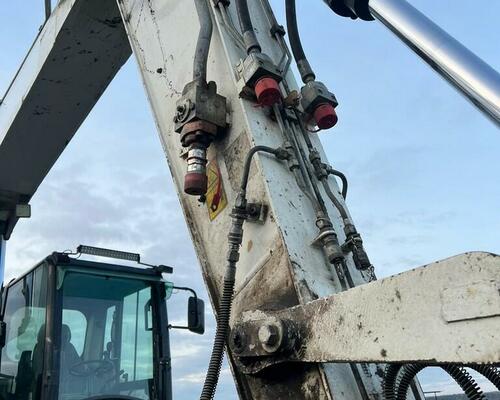 CATERPILLAR  M 313 D - STROJ V SUPER STAVU 