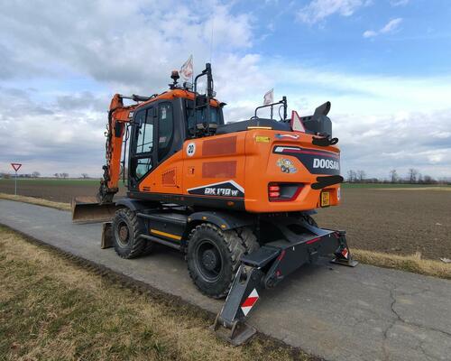 DOOSAN DX170W-7 kolový bagr/rypadlo