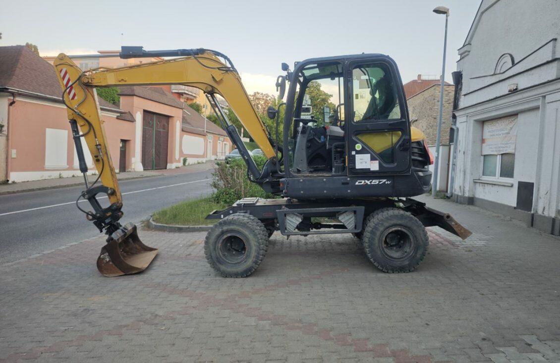 DOOSAN DX57