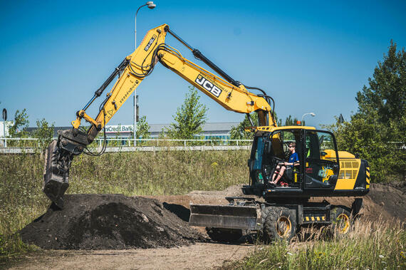 JCB 175 W