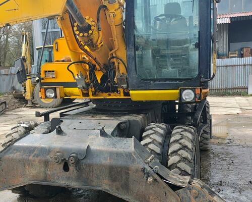 JCB  JS200W