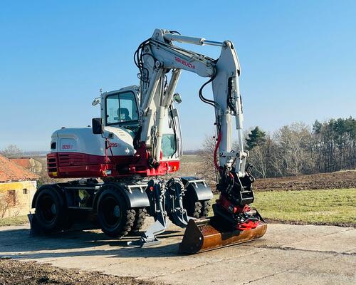 Kolové rypadlo Takeuchi TB25W (Možnost leasingu)