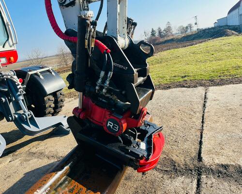 Kolové rypadlo Takeuchi TB25W (Možnost leasingu)