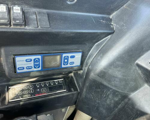 Kolové rypadlo Takeuchi TB25W (Možnost leasingu)