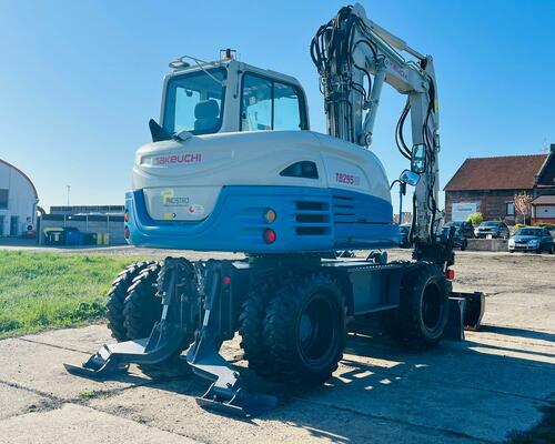 Kolové rypadlo Takeuchi TB295W (Možnost leasingu)