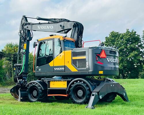 Kolové rypadlo Volvo EW160E (Možnost leasingu)